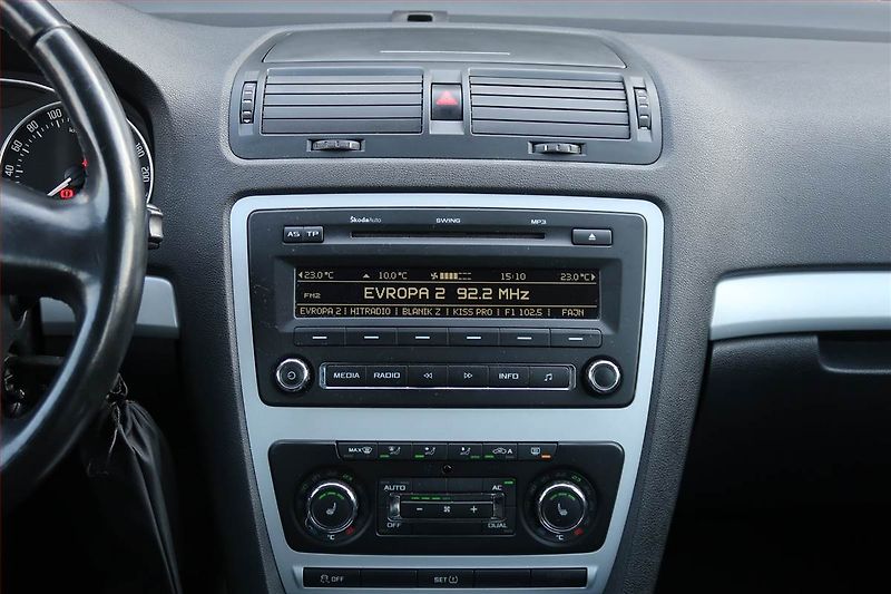 Škoda Octavia (2010) 1.6 TDI, Tempomat - fotka 9 z 12