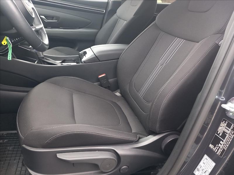 Hyundai Tucson 1,6 T-GDI MHEV SMART DCT - fotka 17 z 22