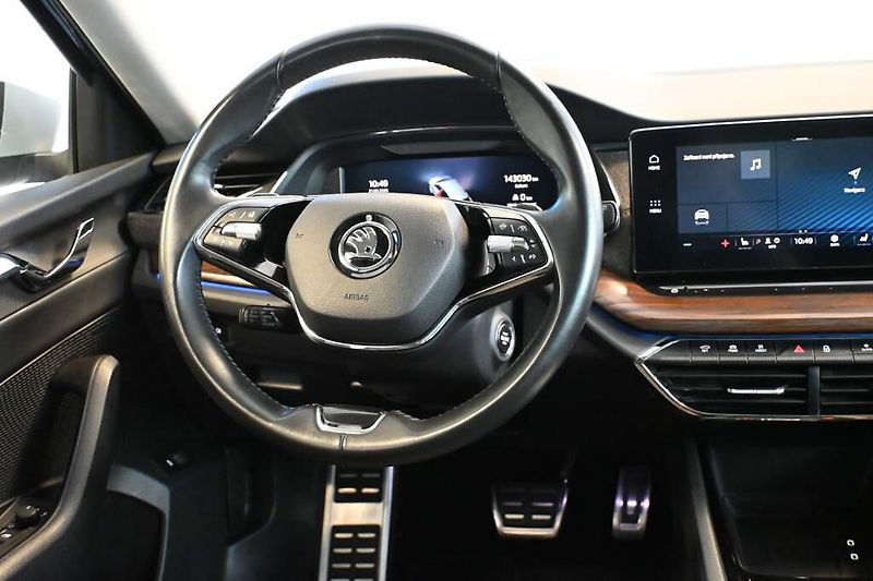 Škoda Octavia (2023) 2.0 SCOUT 4x4 DSG Matrix LED T - fotka 13 z 36
