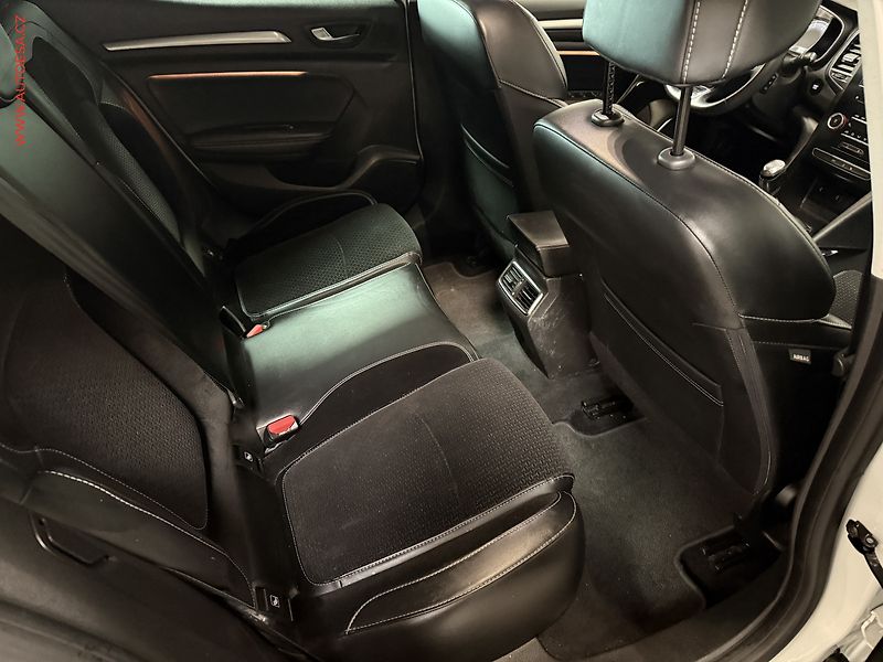 Renault Mégane (2017) 1.2TCe, Navi, AC - fotka 13 z 17