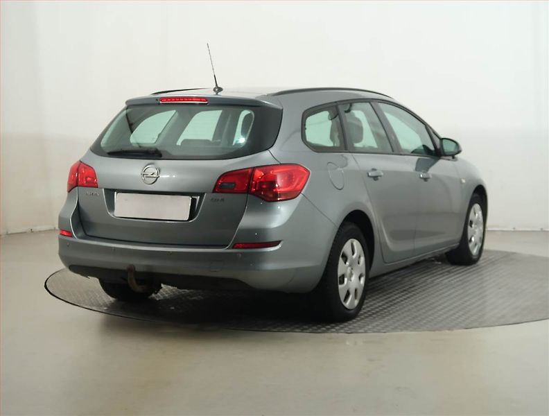 Opel Astra (2011) 1.7 CDTI, po STK, Tažné - fotka 5 z 13
