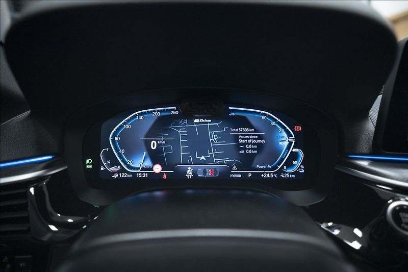 BMW Řada 5 530e xDrive M Sport ČR DPH   2 - fotka 22 z 42