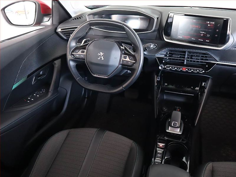 Peugeot 2008 (2021) 1.2 PureTech, Automat - fotka 7 z 24