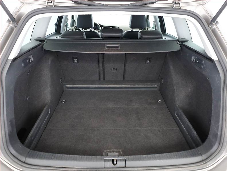 Volkswagen Golf (2015) Highline 1.4 TSI, Automat, ČR - fotka 16 z 17