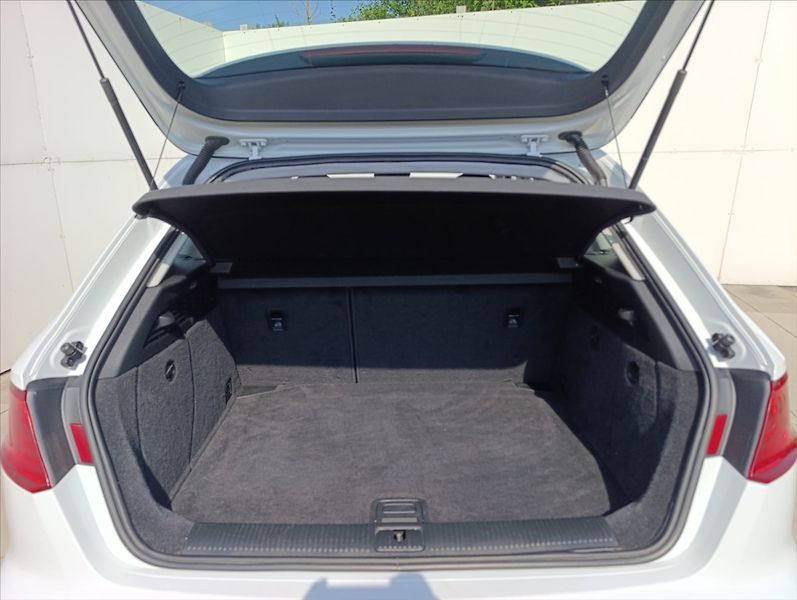 Audi A3 1,6 TDi Bi-xenon,Navi,Tempomat - fotka 9 z 34
