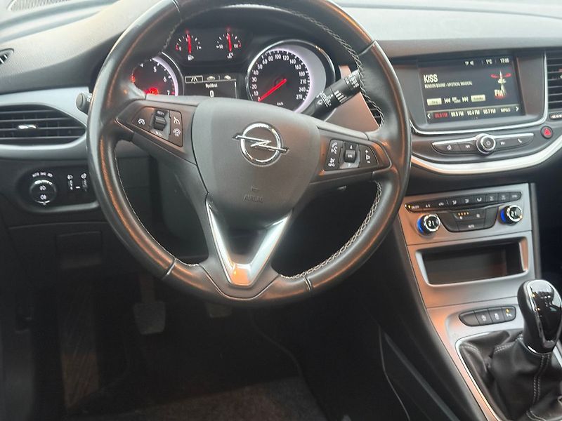 Opel Astra 1,2  81 kW SPORTS TOURER - fotka 13 z 18