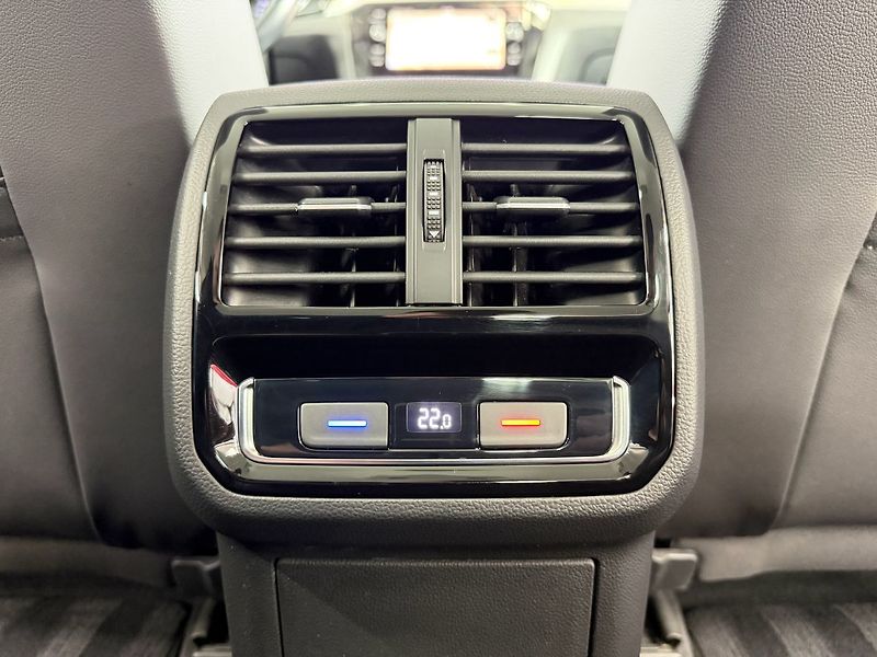 Volkswagen Passat 2.0TSI 200KW DSG 4MOTION R-LIN - fotka 26 z 28