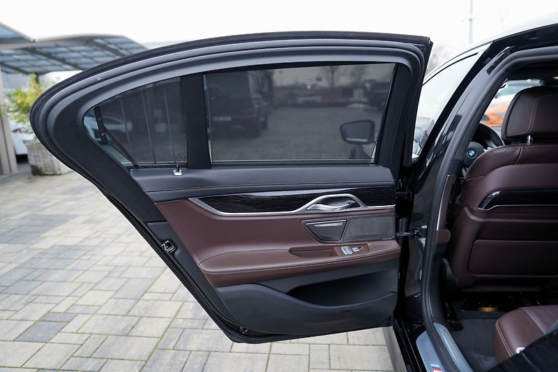 BMW Řada 7 740d xDrive/9AT/Lasery/Mpaket - fotka 18 z 50