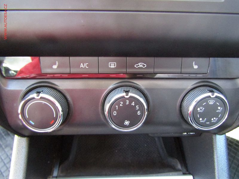 Škoda Octavia (2015) 1.2 TSi, ČR, STK2/28 - fotka 13 z 16