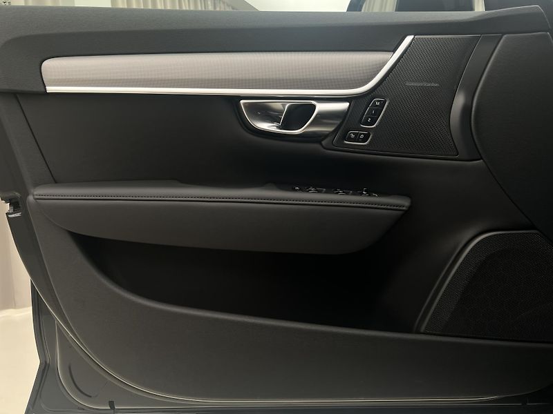 Volvo V90 T6 AWD DARK PLUS AUT - fotka 7 z 47