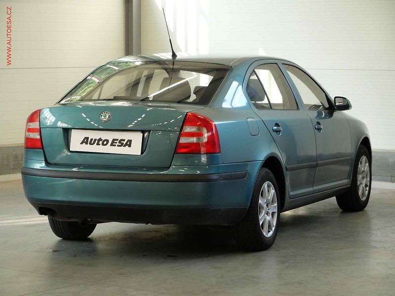 Škoda Octavia (2005) 1.6FSi, ČR, AC, STK4/28 - fotka 4 z 17