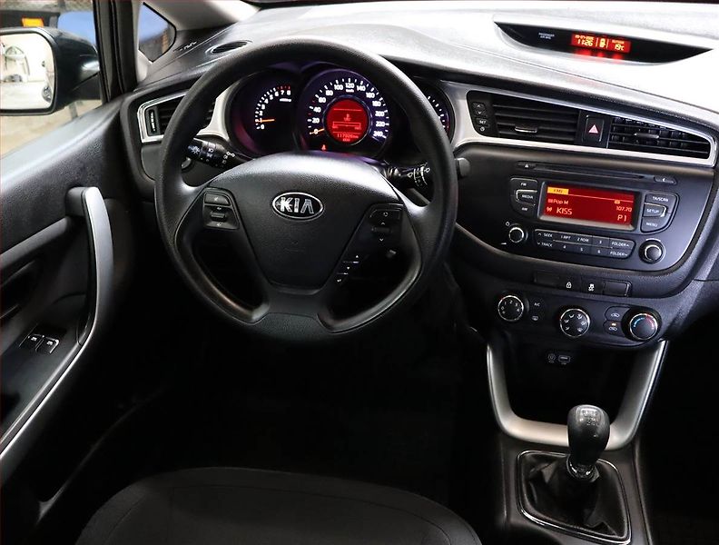 Kia Ceed (2016) 1.4 CVVT, Serv.kniha - fotka 7 z 17
