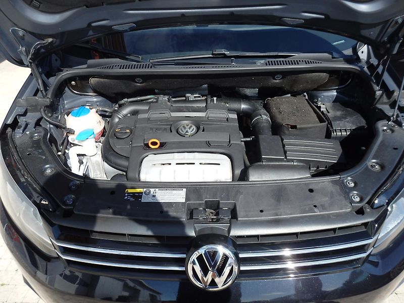 Volkswagen Touran 1,4 TSI 103 KW ZÁLOHOVÁNO - fotka 16 z 25