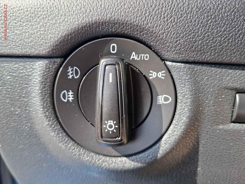 Škoda Octavia (2014) 1.6 TDI, Navi, panorama - fotka 17 z 21