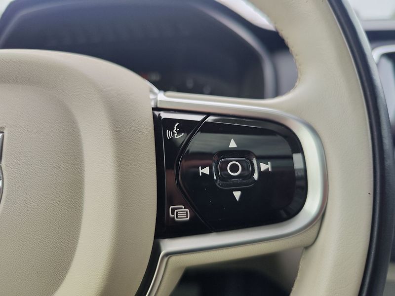 Volvo XC90 D5 2.0/173kW Inscription AT 4x - fotka 37 z 47