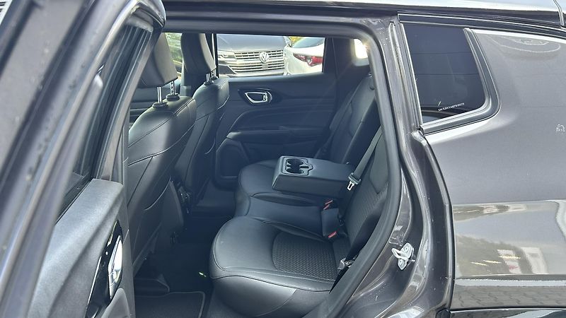 Jeep Compass 1.3T 150k 80.Annivesary - fotka 10 z 13