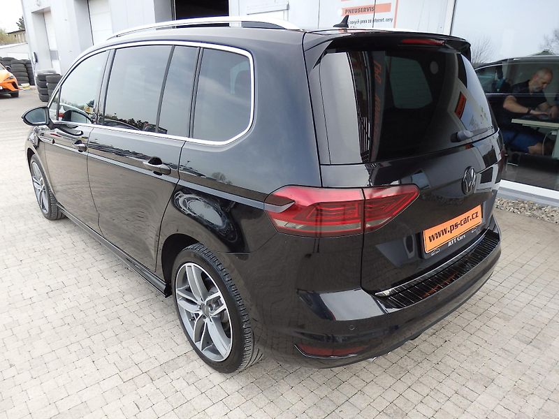 Volkswagen Touran 2,0 TDI 140kW HIGHLINE,DSG LED - fotka 5 z 27