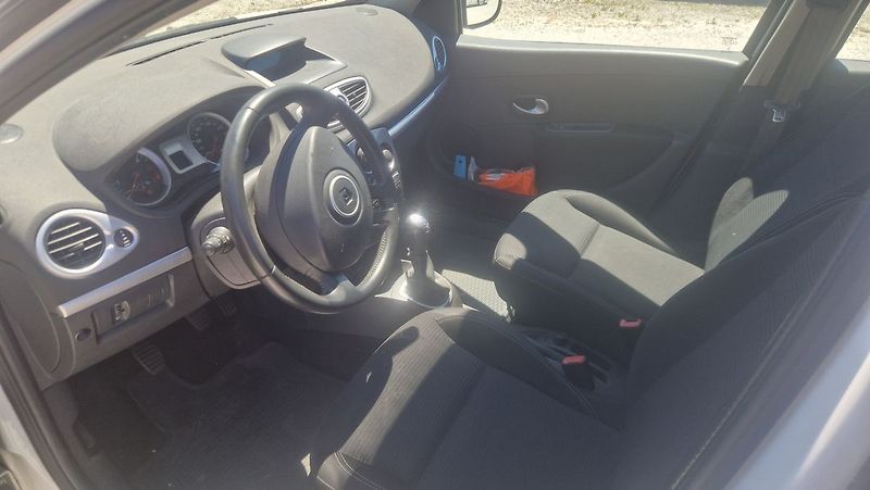 Renault Clio 1.4 - fotka 7 z 9