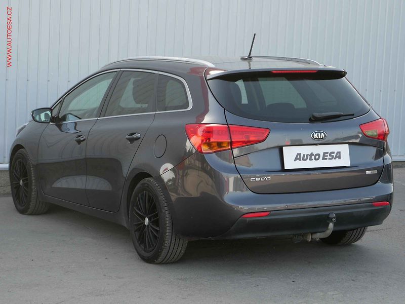 Kia Ceed (2014) 1.6 GDi - fotka 6 z 18