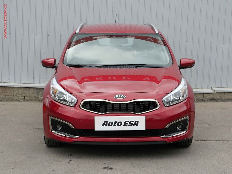 Kia Ceed (2017) 1.6 GDi, 2.maj,ČR, AC, park - fotka 2 z 17