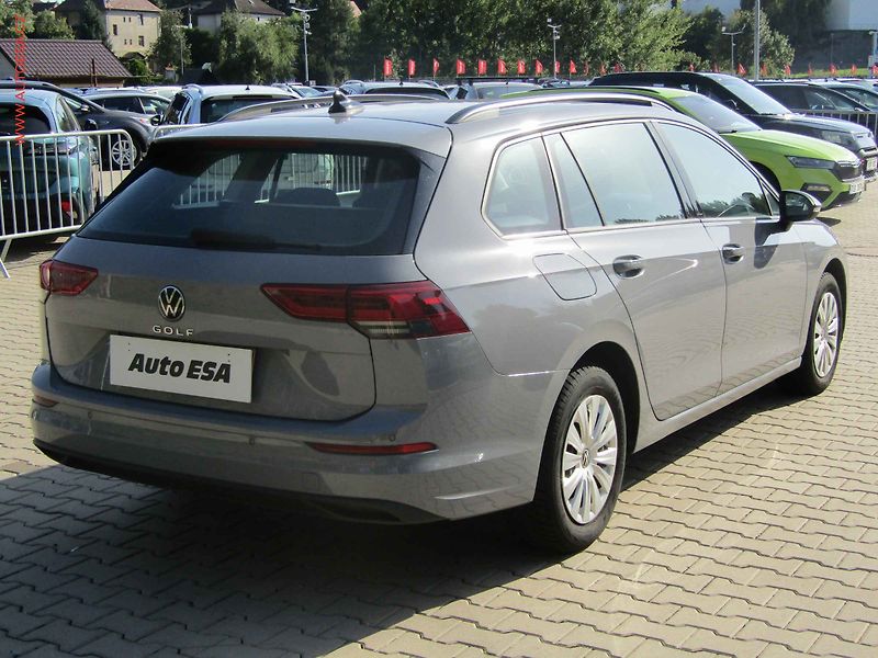 Volkswagen Golf (2021) 1.0TSi, 1.maj, LED, navi - fotka 6 z 17