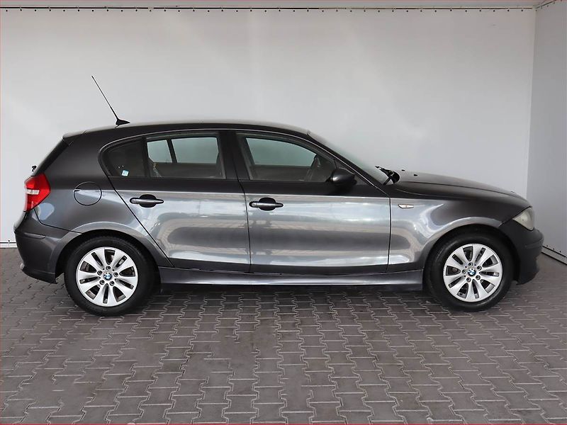 BMW Řada 1 (2007) 116i, jezdí dobře - fotka 6 z 13