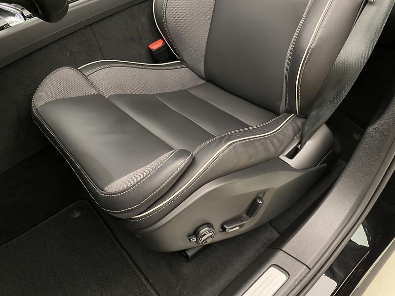 Volvo XC60 B5 AWD BLACK EDITION AUT CZ - fotka 25 z 60