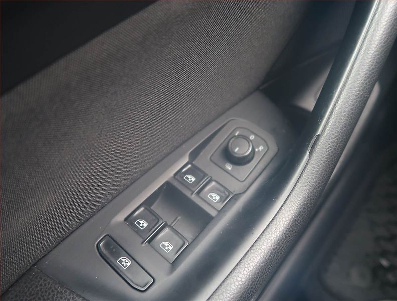 Volkswagen Passat (2016) 1.6 TDI, Serv.kniha, Navi - fotka 14 z 15