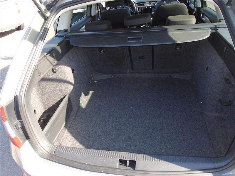 Škoda Octavia 1,6 - fotka 13 z 27