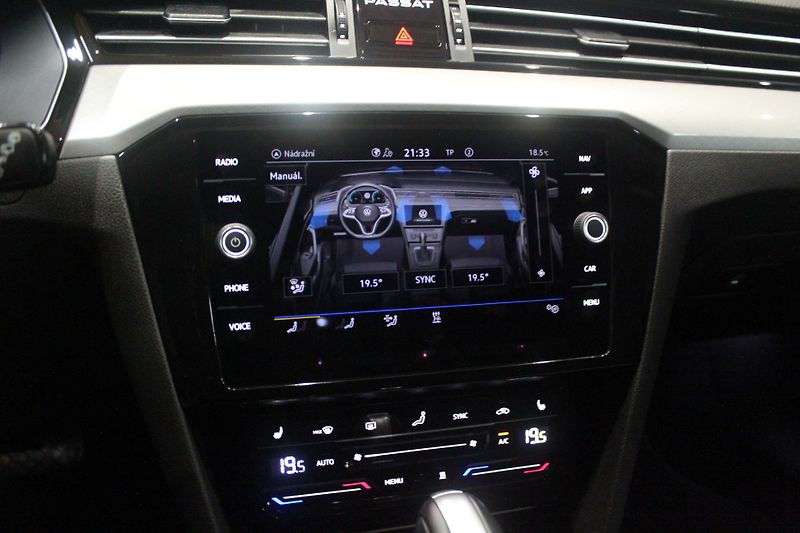 Volkswagen Passat (2023) 110kW, Tažné, Nezávislé topení - fotka 27 z 34