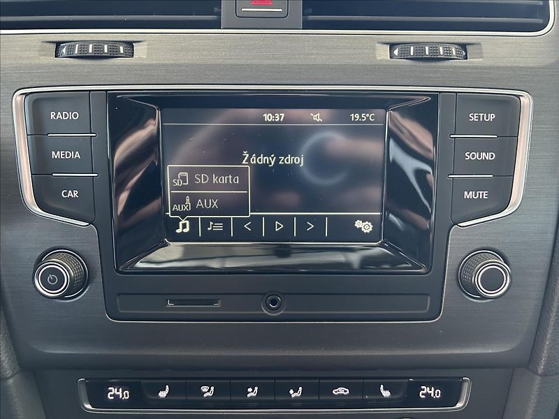 Volkswagen Golf 1,2   TSI 77kW,SERVISKA,TAŽNÉ - fotka 15 z 27