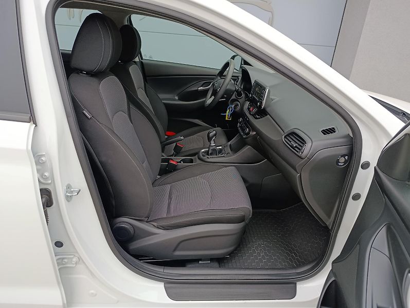Hyundai i30 START 1.4 73kW ČR 1.MAJITEL - fotka 16 z 28