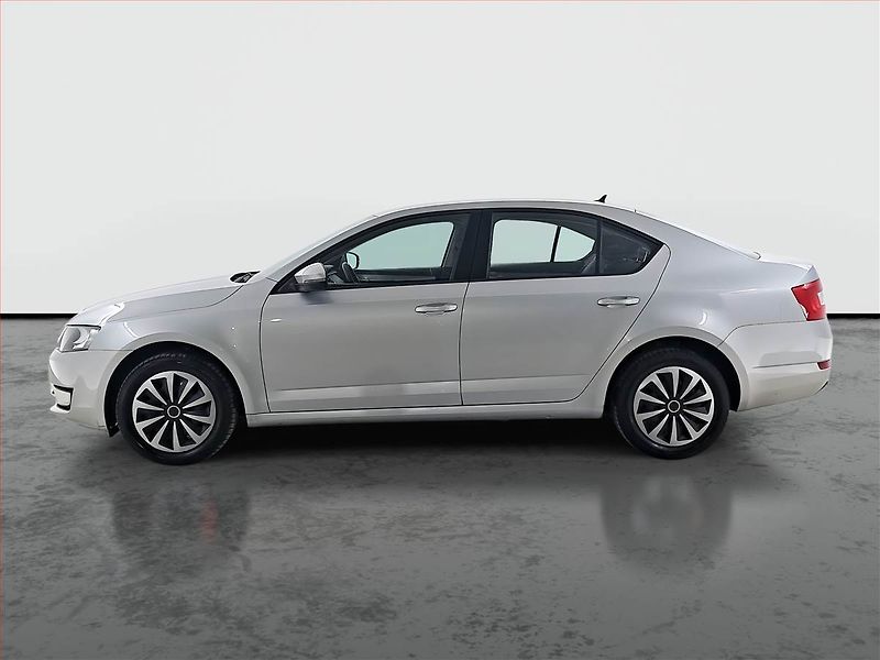 Škoda Octavia (2014) 1.2 TSI, Navi, Park. senzory - fotka 3 z 19