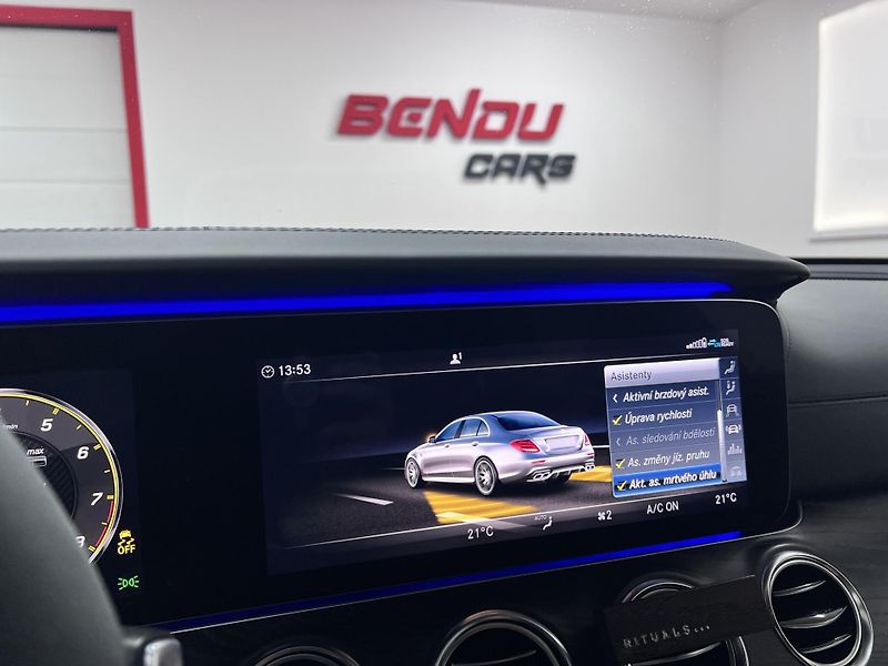 Mercedes-Benz Třídy E E 63s AMG, 4.0i 450 kW 113 Tkm - fotka 51 z 57
