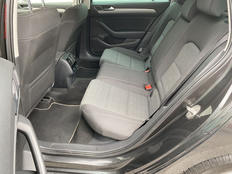Volkswagen Passat (2021) 1.5 TSi, DSG, LED, navi - fotka 10 z 18