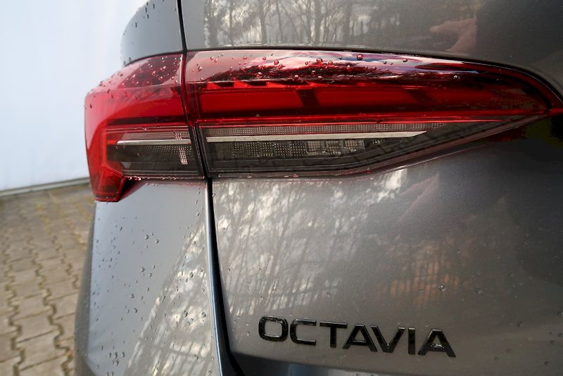 Škoda Octavia (2025) COMBI RS 2,0 TSI 195kW DSG - fotka 16 z 29