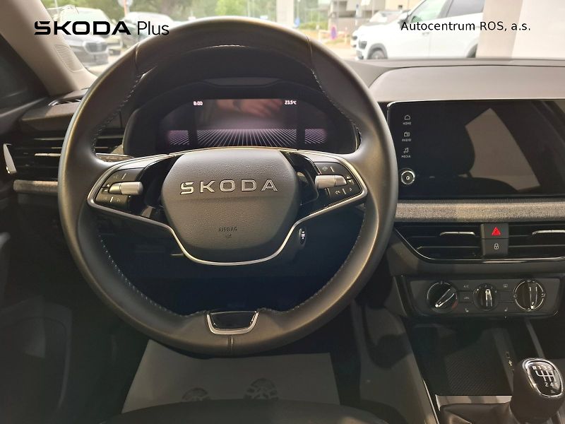 Škoda Kamiq (2025) SELECTION TSI 85/1.0 M6F - fotka 5 z 30