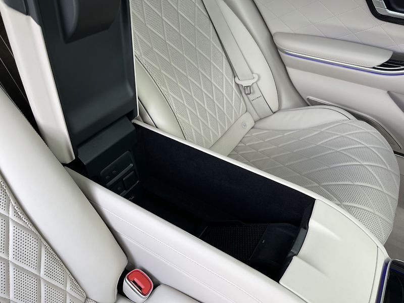 Mercedes-Benz Třídy S Třída S 500 4MATIC L AMG Style - fotka 18 z 21