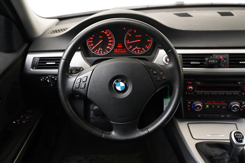 BMW Řada 3 - fotka 17 z 22