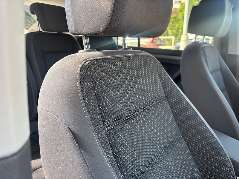 Volkswagen Touran 1.4TSi/2013/7MÍST,MAN6,103kW-Z - fotka 40 z 55