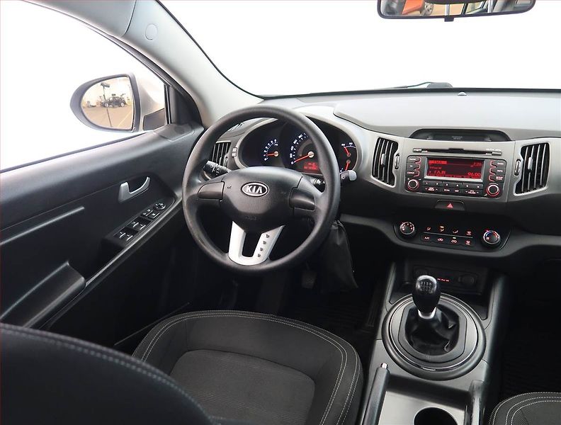 Kia Sportage (2011) 1.6 GDI - fotka 7 z 15