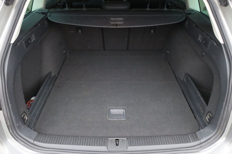 Volkswagen Passat (2017) 2.0TDI 140kW 4MOT DSG Highline - fotka 46 z 49