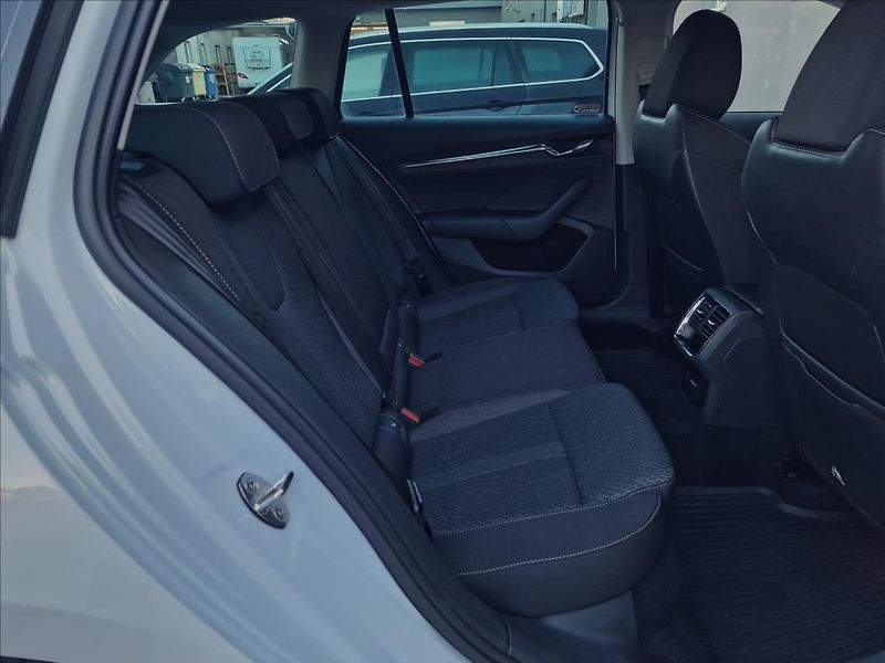 Škoda Octavia 2.0 TDI Style Tažné,ČR,1.Maj. - fotka 15 z 50