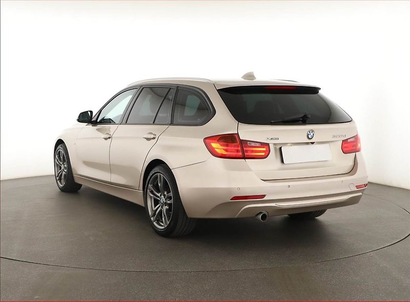 BMW Řada 3 (2014) 320 d xDrive, 4X4, Automat - fotka 4 z 20