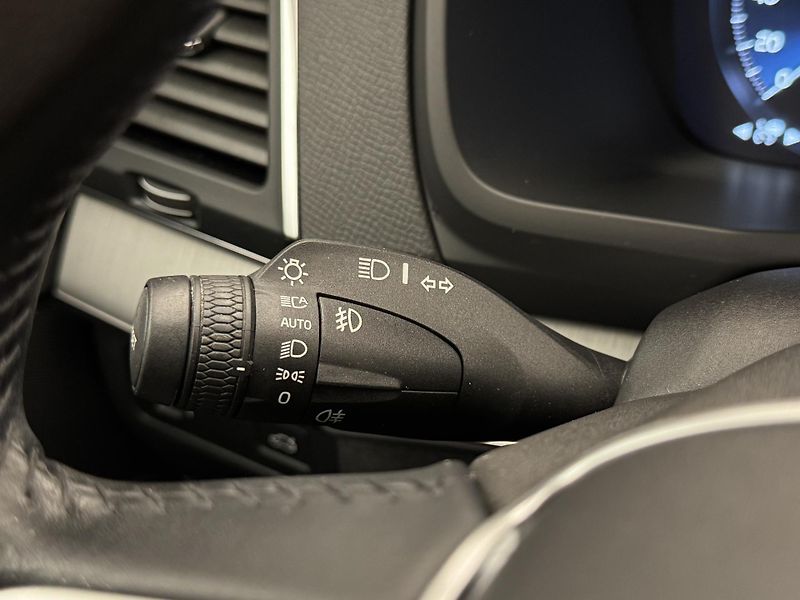 Volvo XC90 B5 AWD MOMENTUM AUT - fotka 21 z 42