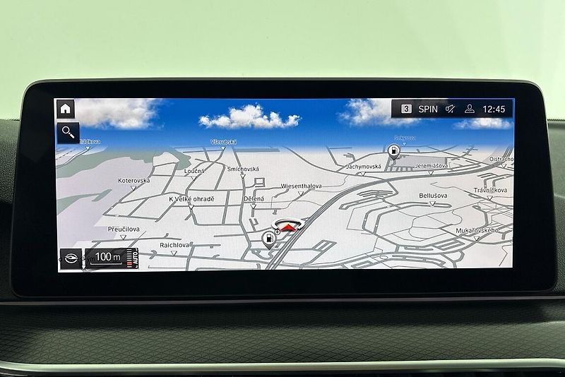 BMW Řada 5 530d xDrive - fotka 21 z 29