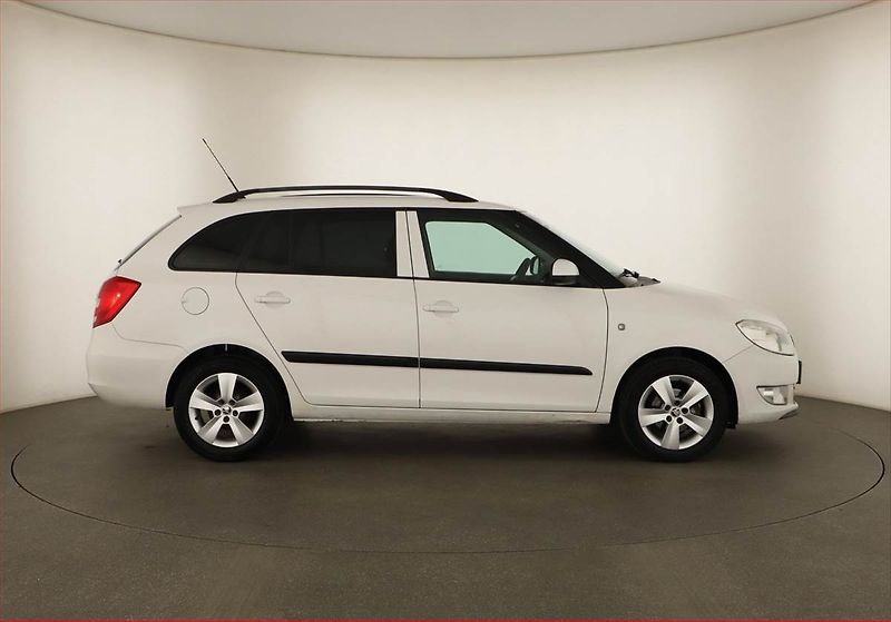 Škoda Fabia (2010) 1.6 TDI, po STK, jezdí výborně - fotka 6 z 13