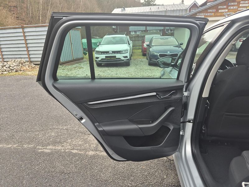 Škoda Octavia ZAMLUVENO ! 2,0TDi 85kw 17ALU - fotka 37 z 46