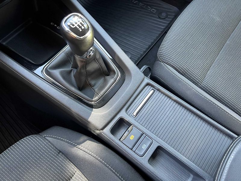Škoda Octavia combi 2.0TDi 85kW SERVIS ŠKODA - fotka 14 z 15