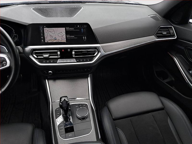 BMW Řada 3 (2021) 330 e xDrive - fotka 8 z 24